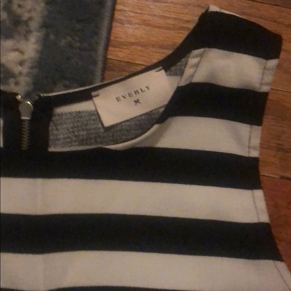 Cute top from local boutique - Picture 2 of 4